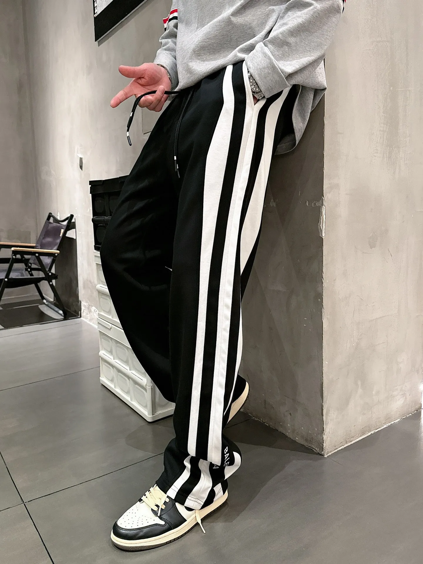 Balenciaga 🆕2026 Autumn and Winter New Arrival Casual Pants! The official website will be released simultaneously. Brand Classic LOGO casual pants, customized fabrics, excellent comfort and strong touch. Highly recognisable, perfect appearance and craftsmanship. Size:M-3XL